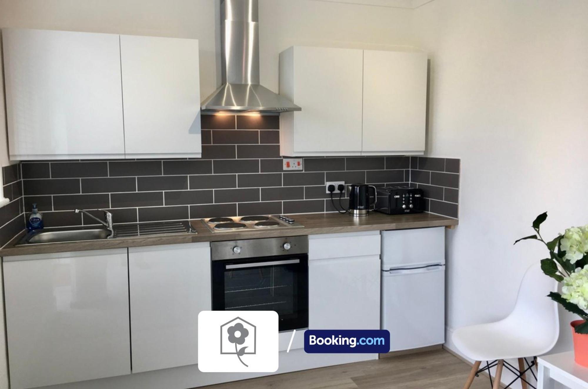 Netley Village Apartment By Your Stay Solutions Short Lets & Serviced Accommodation Netley Southampton With Free Wi-Fi Hamble-le-Rice Exterior foto