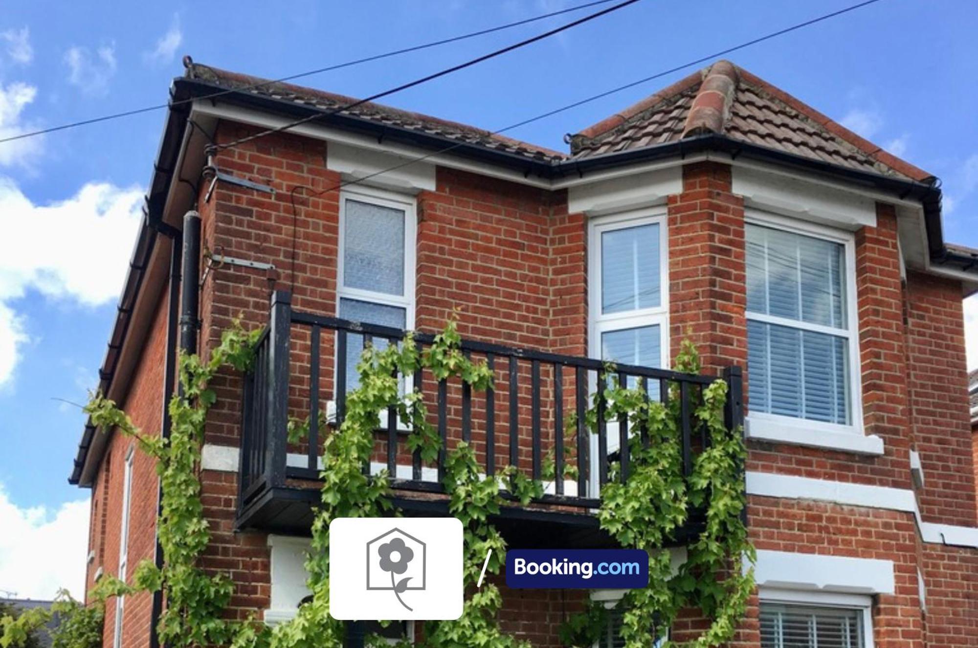 Netley Village Apartment By Your Stay Solutions Short Lets & Serviced Accommodation Netley Southampton With Free Wi-Fi Hamble-le-Rice Exterior foto